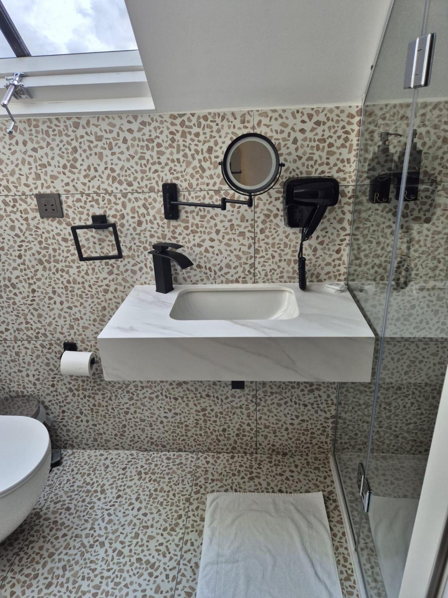 הייז Rosemay Hotel Near London Heathrow Airport מראה חיצוני תמונה