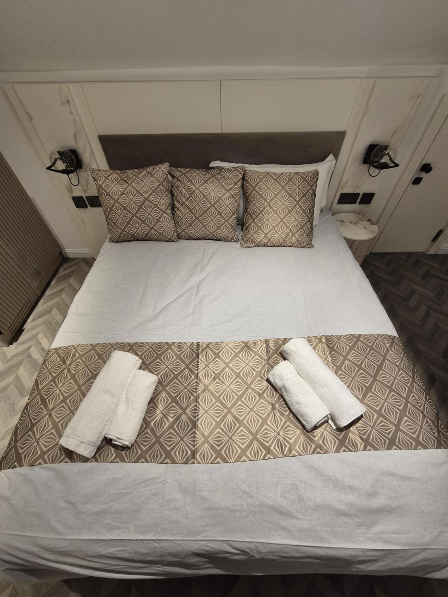 הייז Rosemay Hotel Near London Heathrow Airport מראה חיצוני תמונה
